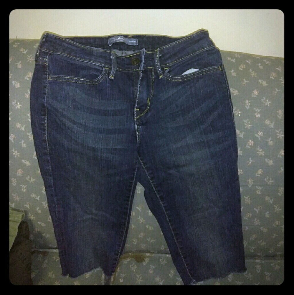 Levis capris